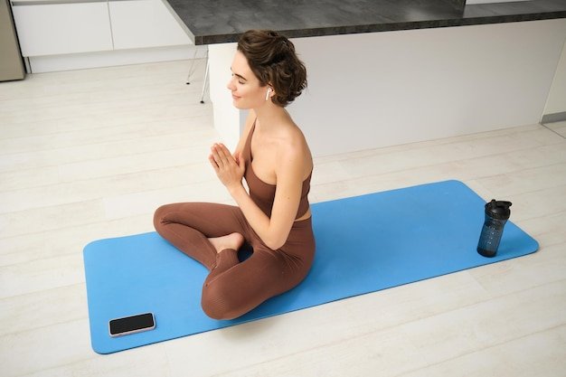 Yoga for Better Posture: A 7-Day Beginner's Plan