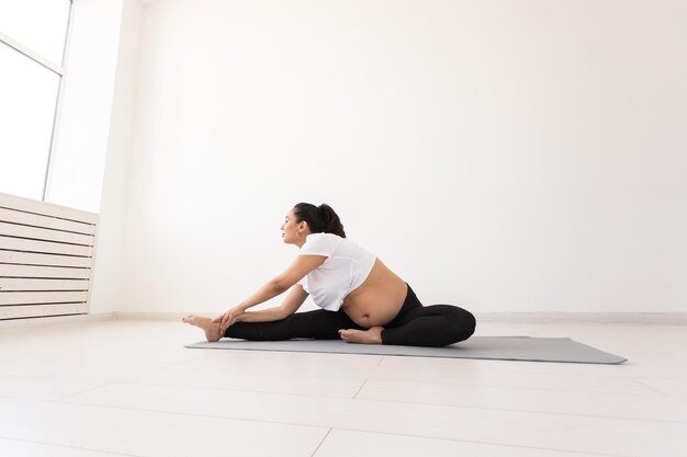 5-Minute Prenatal Yoga Resets for Busy Days